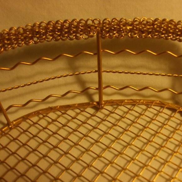 Golden oval metal basket - Picture 8 of 9